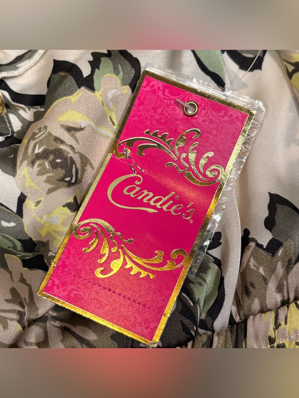 Candie’s Floral Ruffle Top - Picture 7 of 7
